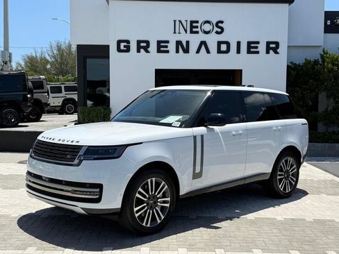 Used 2024 Land Rover Range Rover SE AWD/4WD image 2