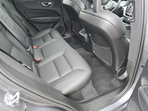 Used 2018 Volvo XC60 T6 Momentum w/ Advanced Package image 18