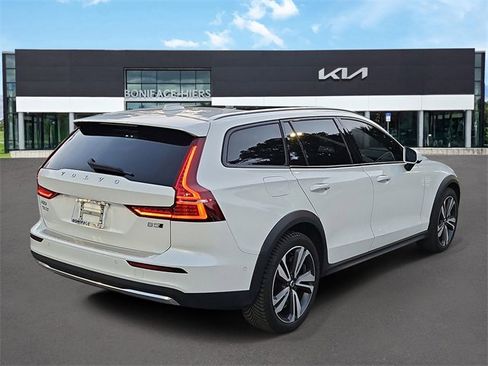 Used 2023 Volvo V60 B5 Cross Country Plus w/ Protection Package Premier image 4