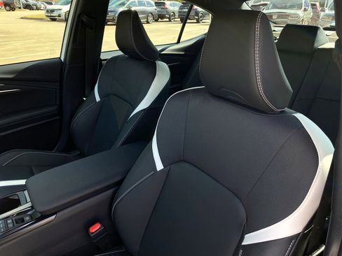 Used 2025 Toyota Camry SE image 12