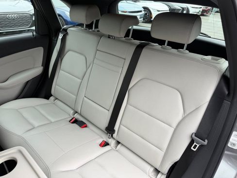 Used 2017 Mercedes-Benz B 250e image 41