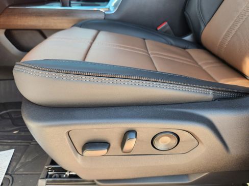 New 2026 Chevrolet Silverado 1500 High Country w/ High Country Premium Package AWD/4WD image 19