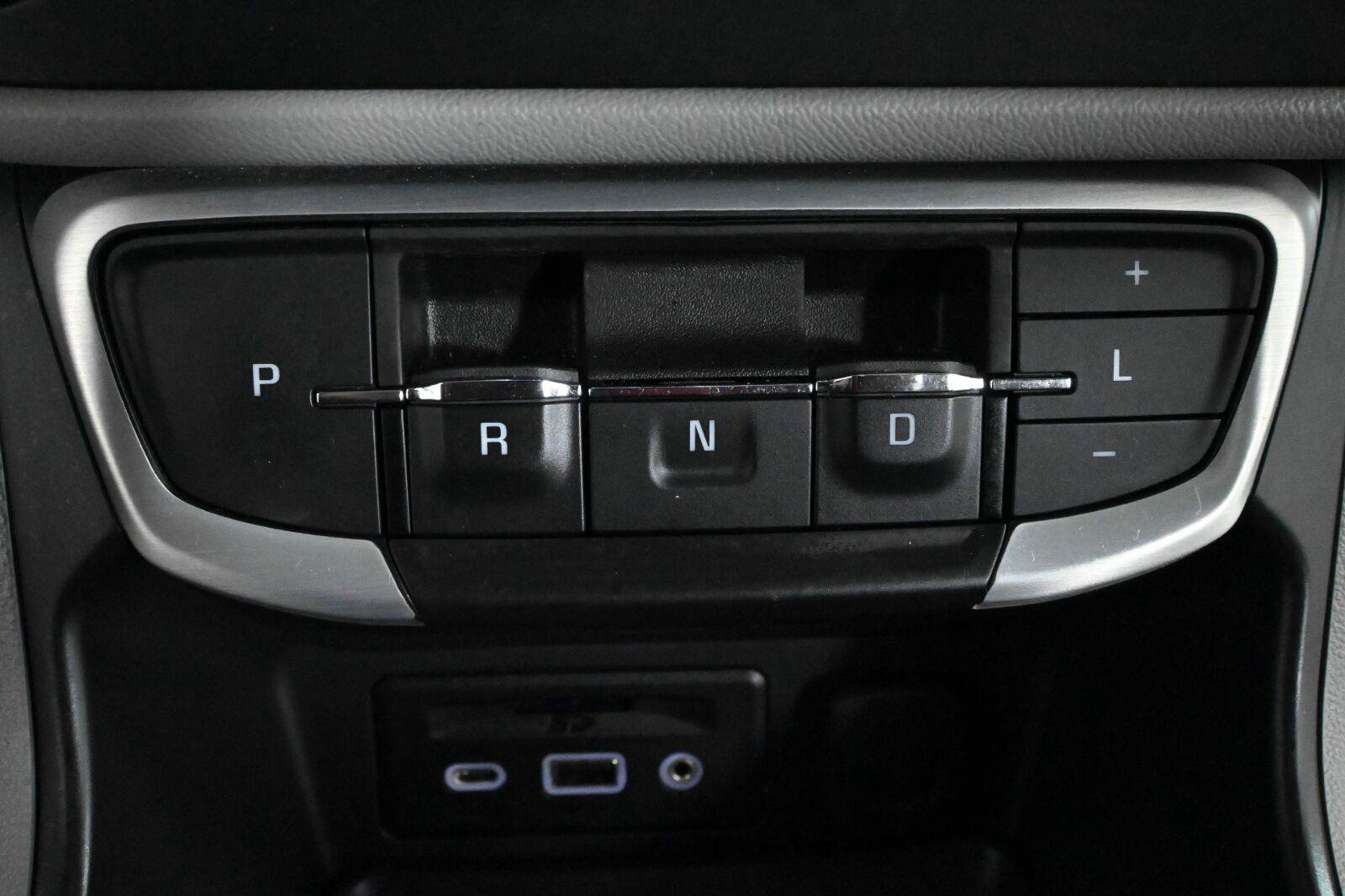 Used 2023 GMC Terrain SLT w/ LPO, Floor Liner Package FWD image 29
