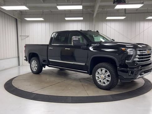 Used 2024 Chevrolet Silverado 3500 High Country w/ High Country Premium Package AWD/4WD image 2