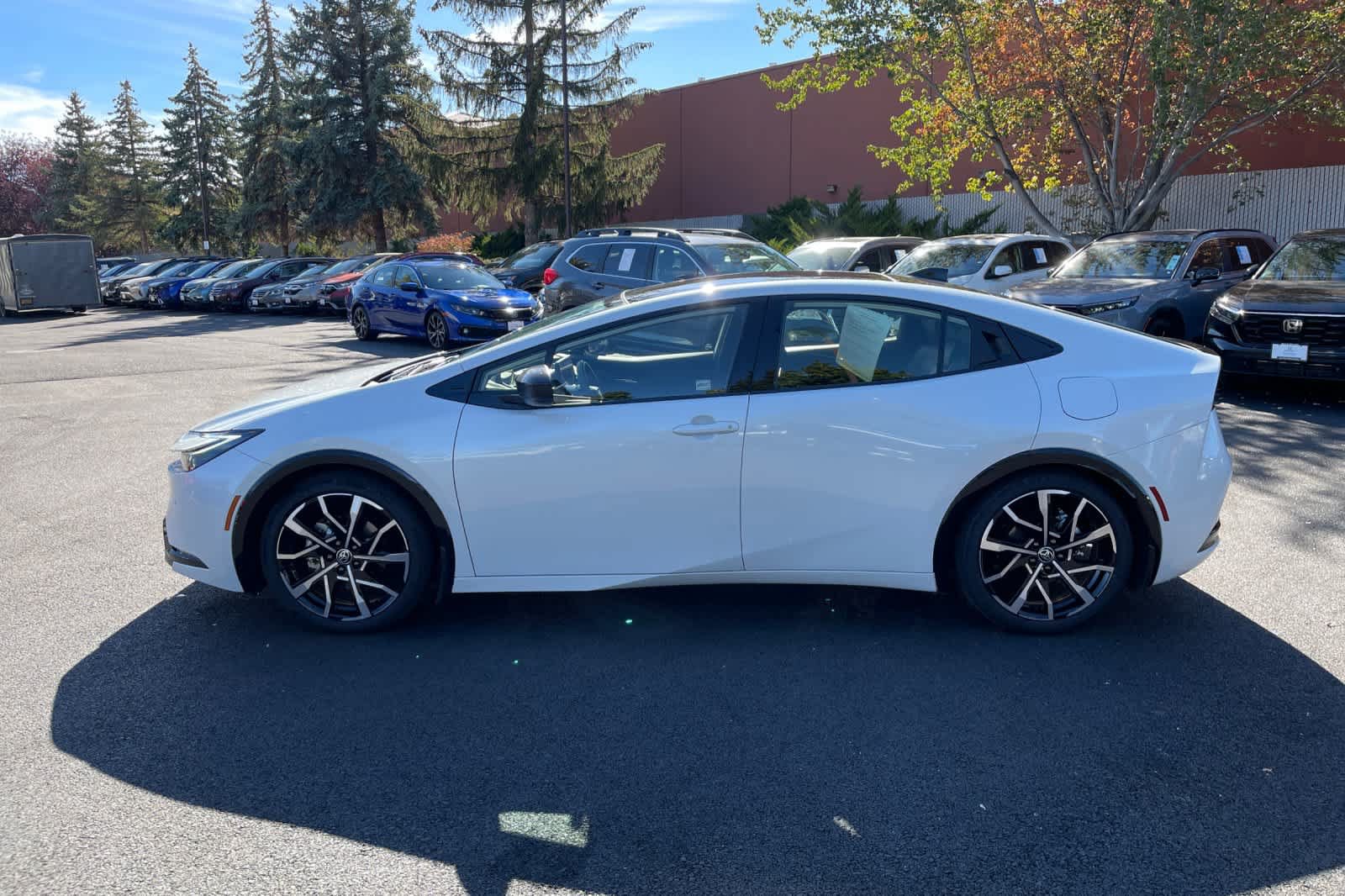 Used 2025 Toyota Prius Plug-In Hybrid FWD image 2