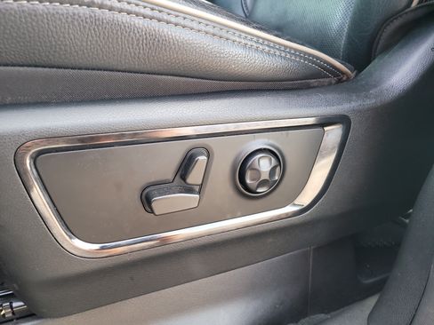 Used 2022 RAM 1500 Limited w/ Body Color Bumper Group AWD/4WD image 19