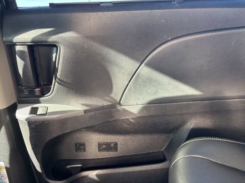 Used 2020 Toyota Sienna SE w/ Protection Package image 47