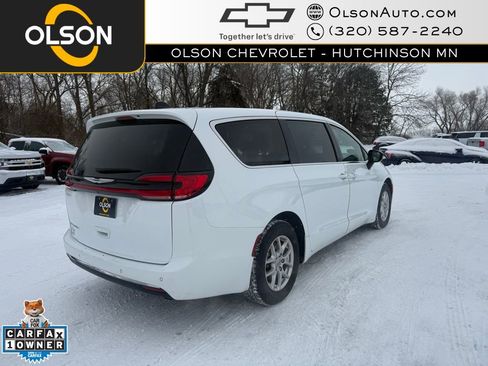 Used 2024 Chrysler Pacifica Touring-L image 5