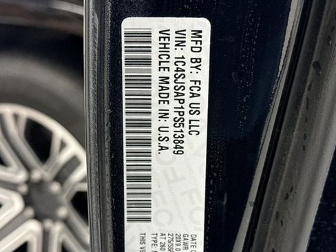 Used 2023 Jeep Wagoneer L 4WD w/ Premium Group I image 11