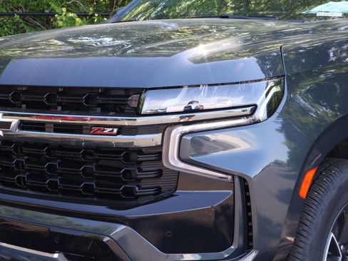 Certified 2022 Chevrolet Suburban Z71 w/ Luxury Package AWD/4WD image 3