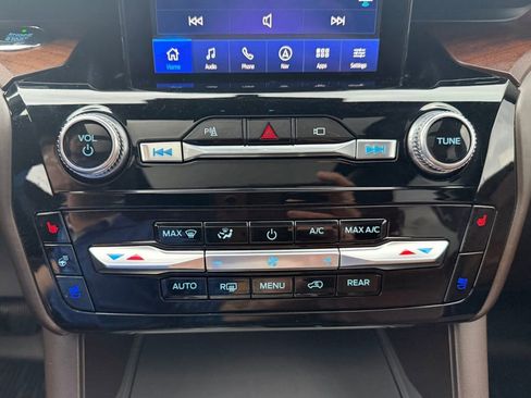 Used 2021 Ford Explorer King Ranch w/ Premium Technology Package image 34