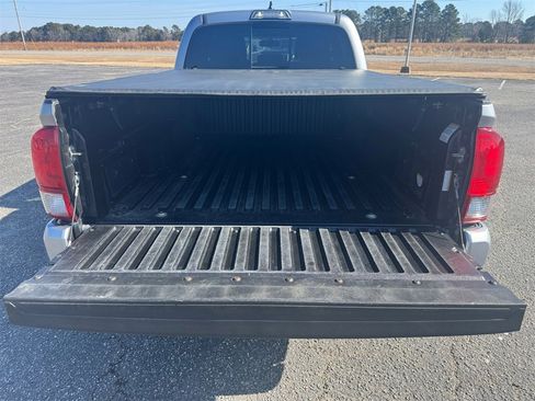 Used 2017 Toyota Tacoma TRD Sport w/ Tow Package image 16