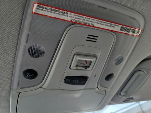 Used 2022 Toyota Prius LE image 32