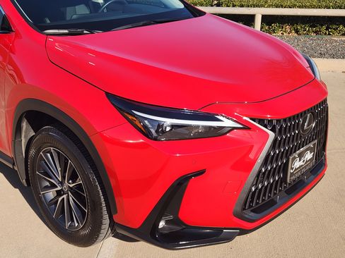 Used 2025 Lexus NX 250 FWD w/ Premium Package image 7