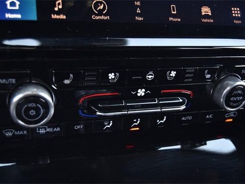 Used 2021 Jeep Grand Cherokee L Overland w/ Luxury Tech Group IV image 18