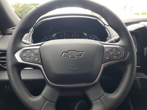 Used 2023 Chevrolet Traverse RS image 24