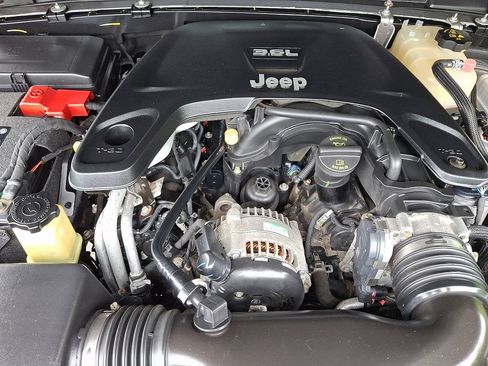 Used 2018 Jeep Wrangler Unlimited Sport S AWD/4WD image 27