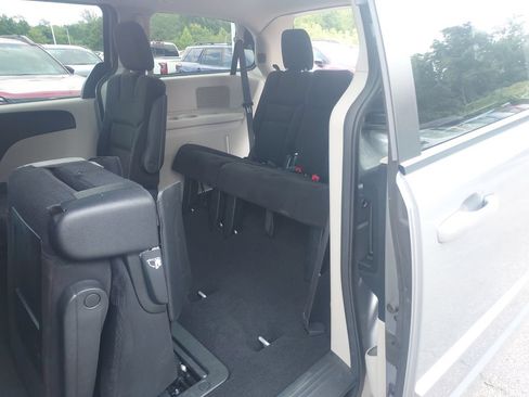 Used 2015 Dodge Grand Caravan SXT FWD image 28