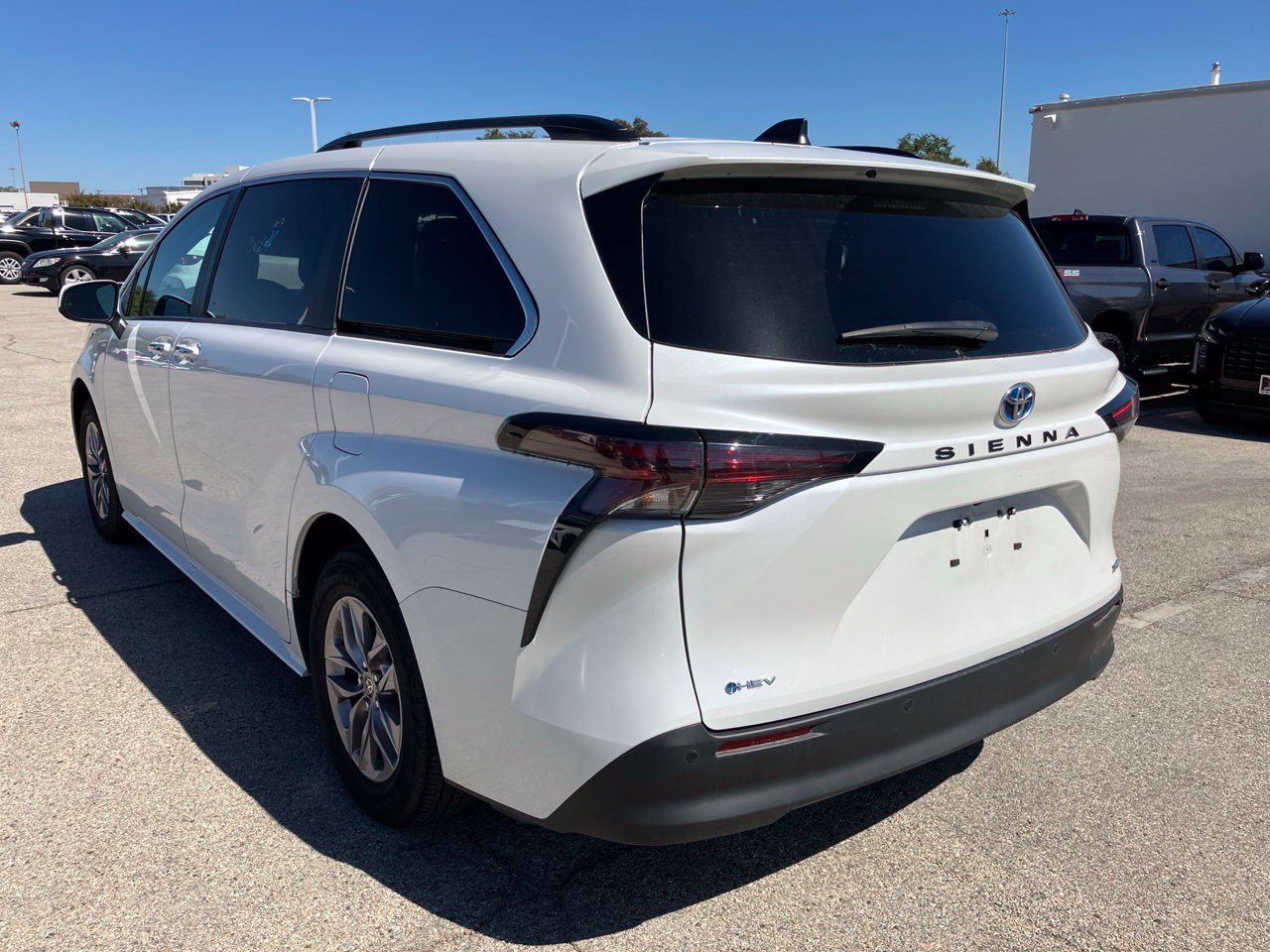 Used 2025 Toyota Sienna XLE FWD image 5