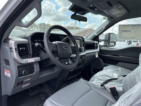 New 2024 Ford F550 4x4 Regular Cab Super Duty image 13