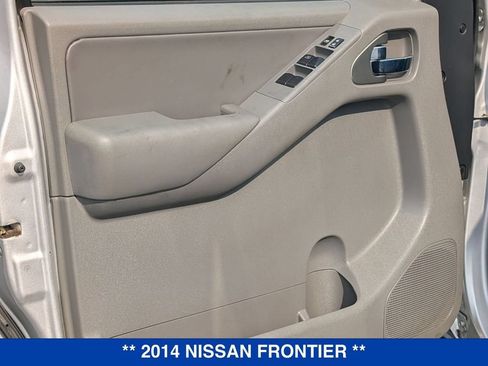 Used 2014 Nissan Frontier SL w/ SL Moonroof Package AWD/4WD image 11