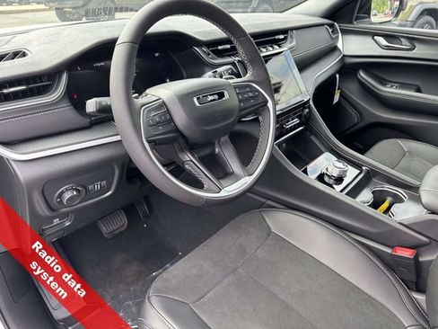 New 2025 Jeep Grand Cherokee L Altitude image 17