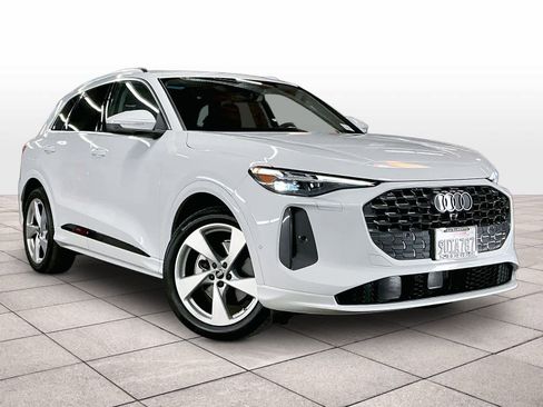 Certified 2025 Audi Q5 Prestige image 2