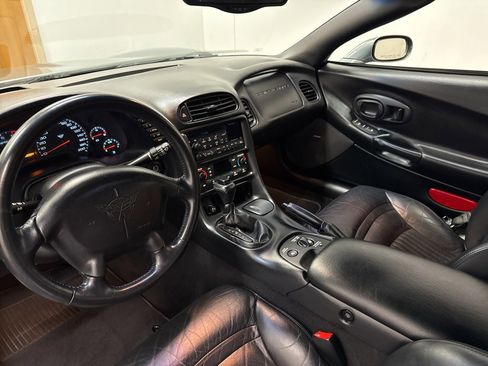 Used 2004 Chevrolet Corvette Coupe w/ Preferred Equipment Group image 7