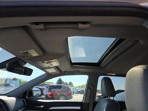 Used 2018 Toyota Highlander XLE AWD/4WD image 13
