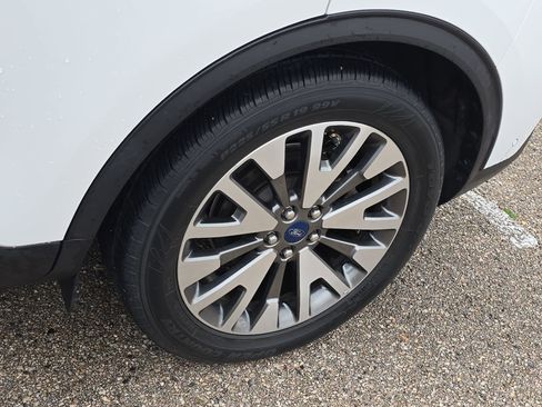 Used 2020 Ford Escape Titanium w/ Titanium Premium Package 2.0 image 10