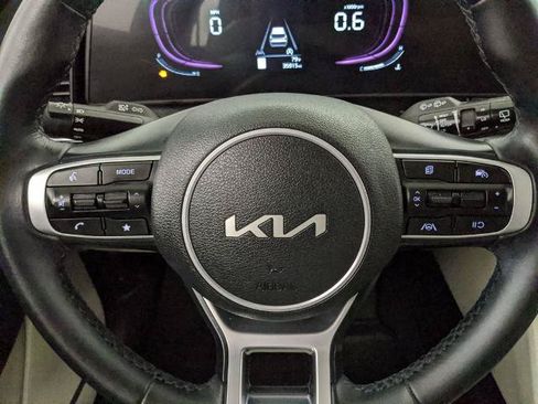 Used 2024 Kia Sportage EX FWD image 11