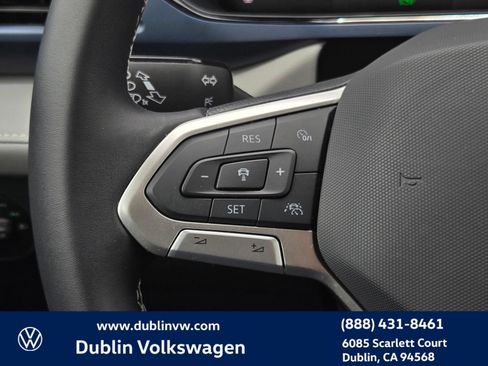 Certified 2024 Volkswagen Taos SE w/ Black Wheel Package FWD image 21