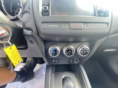 Used 2025 Mitsubishi Outlander Sport ES image 18