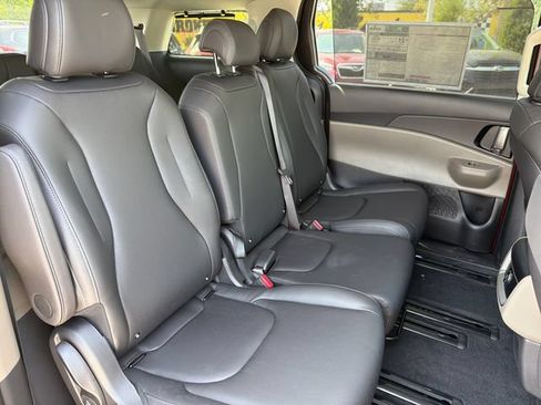 New 2026 Kia Carnival EX FWD image 22