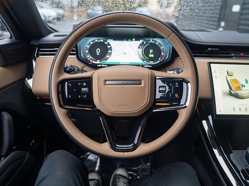 Used 2025 Land Rover Range Rover Sport Autobiography image 6