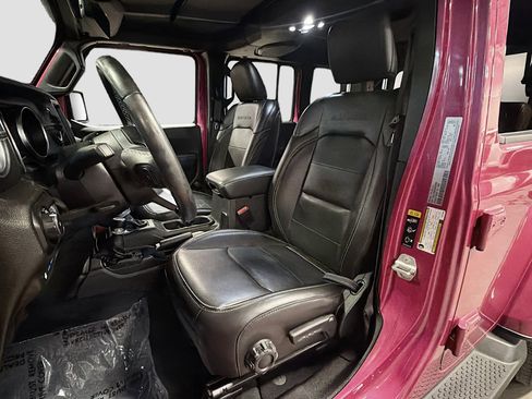 Used 2022 Jeep Wrangler Sahara image 13