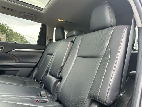 Used 2019 Toyota Highlander Limited Platinum w/ Protection Package #3 image 22