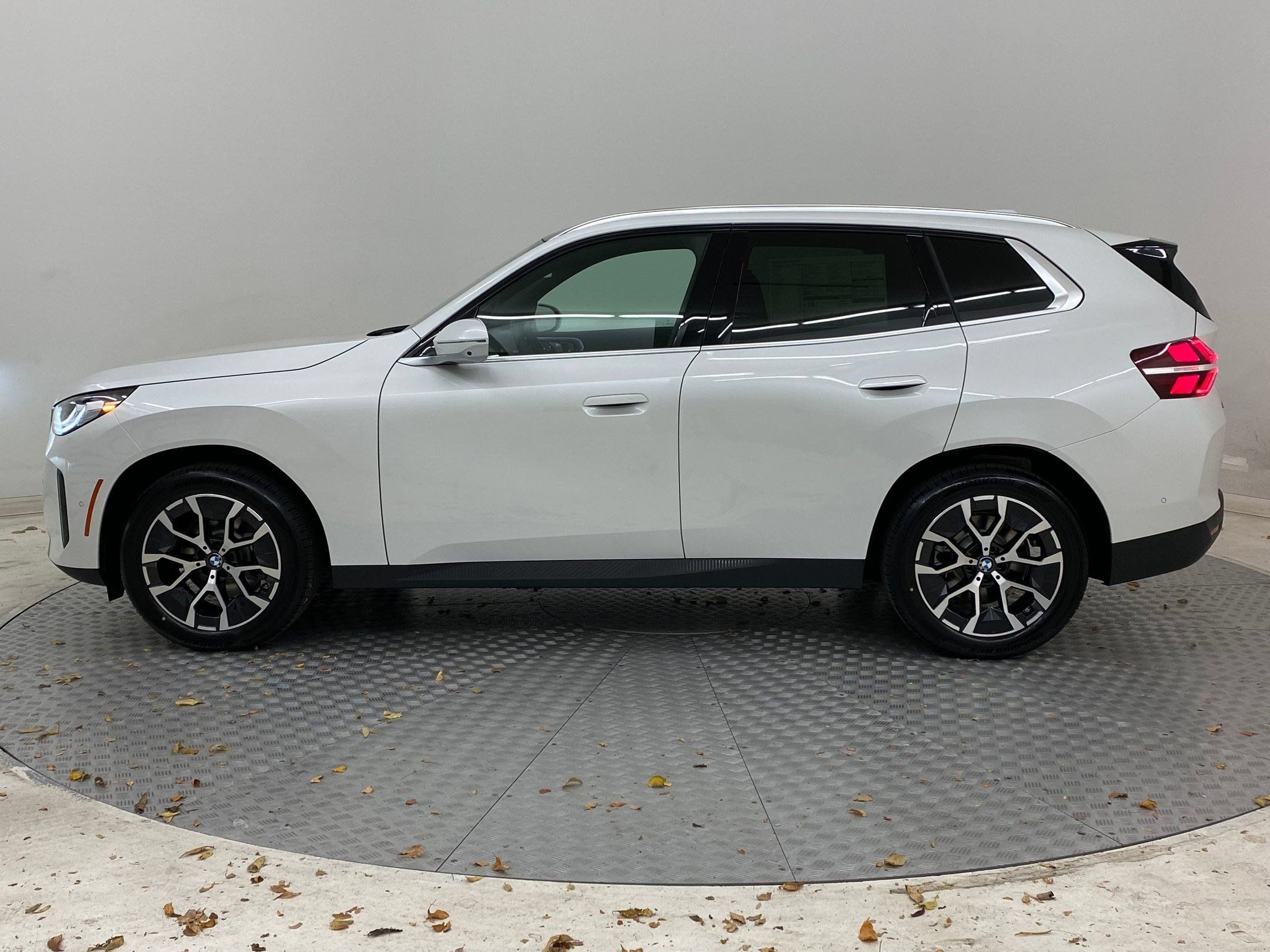 Used 2026 BMW X3 xDrive30i w/ Premium Package AWD/4WD image 2
