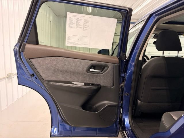 Used 2021 Nissan Rogue SV AWD/4WD image 12