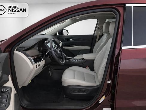Used 2023 Cadillac XT4 Luxury w/ Cold Weather Package AWD/4WD image 6