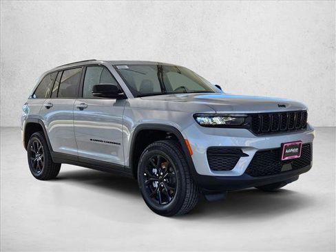 New 2025 Jeep Grand Cherokee Altitude image 7