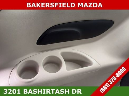 Used 2022 Chrysler Voyager LX image 13