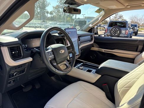 Used 2024 Ford Expedition Platinum image 7