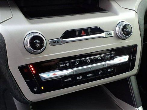 Used 2024 Ford Explorer XLT w/ Equipment Group 202A image 14