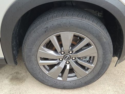 Used 2025 Nissan Pathfinder SV FWD image 5