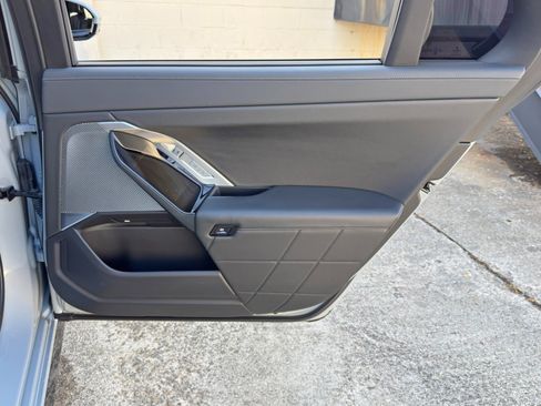 Used 2023 BMW 740i w/ Parking Assistance Package RWD image 55