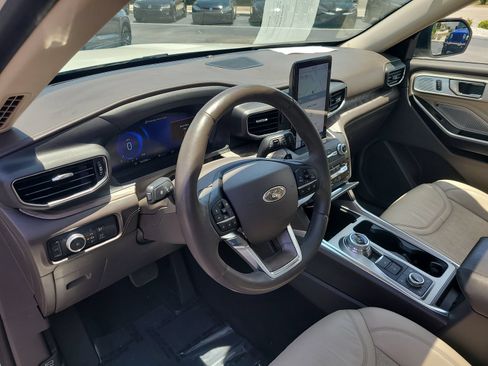 Used 2020 Ford Explorer Platinum w/ Premium Technology Package AWD/4WD image 19