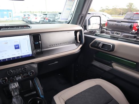 Used 2023 Ford Bronco Wildtrak image 34