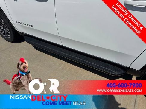 Used 2024 Jeep Wagoneer L Series II w/ Flexible Seating Group AWD/4WD image 10