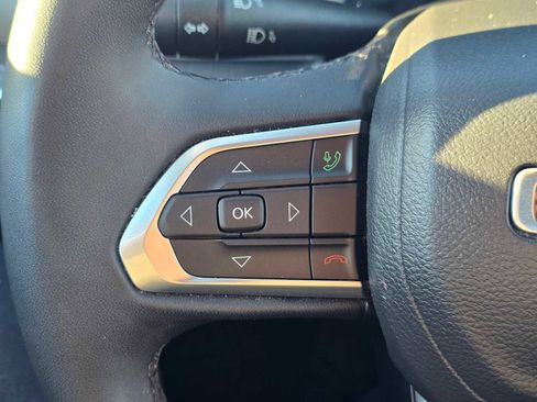 Used 2023 Jeep Compass Limited image 33